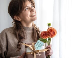 Пожелания подруге с днем рождения: слова, трогающие до слез