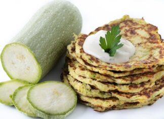 Кабачковые оладьи с колбасой и сыром на сковороде