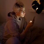 Смс для любимого на расстоянии: приятные слова на ночь