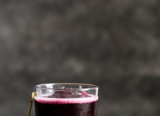 Настойка из черноплодной рябины на водке