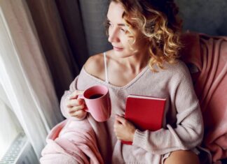 Комплименты девушке утром: слова сердца