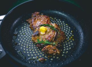 Вкусное мясо из свинины на сковороде