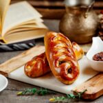 Приготовление сосисок в тесте из слоеного теста