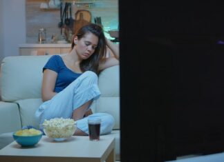 Вход в аккаунт КиноПоиск на телевизоре