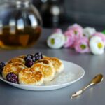 Пышные оладьи на кефире с содой