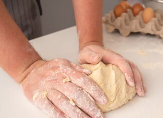 Плюшки с сахаром: рецепт из теста