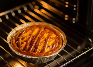 Дрожжевой пирог с вареньем в духовке