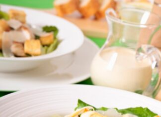 Рецепт салата Цезарь с куриной грудкой