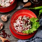 Салат «Красное море» с кальмарами и помидорами