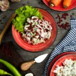 Салат с говядиной, грибами и солеными огурцами