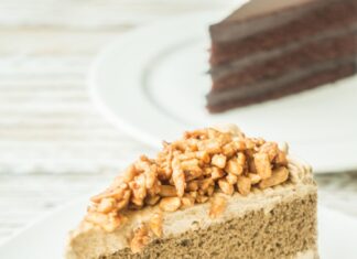 Торт без выпечки с печеньем и сгущенкой