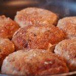 Из фарша в духовке: что приготовить