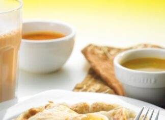 Толстые блины на воде с яйцами