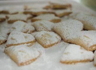 Слоёное бездрожжевое печенье с сахаром