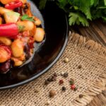 Жареные сердечки с луком на сковороде