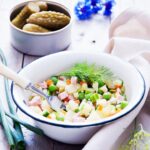 Салат из курицы с зеленым горошком