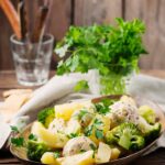 Ананасово-куриный салат с чесноком