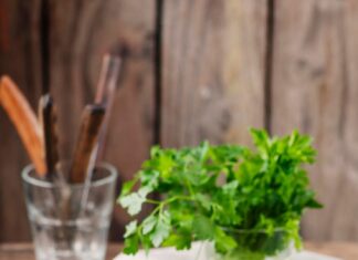 Ананасово-куриный салат с чесноком