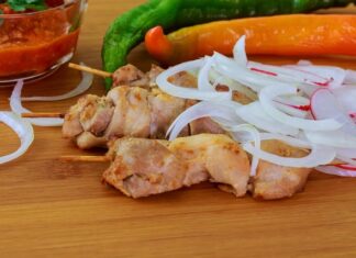 Луковый маринад для идеального шашлыка из свинины