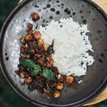 Рецепт риса с тушенкой на сковороде