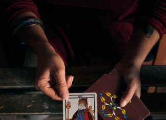 Маг Таро: Сочетание с другими картами