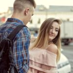 Как понять, что ты нравишься парню в школе