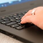 Где найти номер на клавиатуре ноутбука