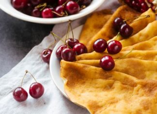 Вареники с вишней: рецепт с замороженной ягодой