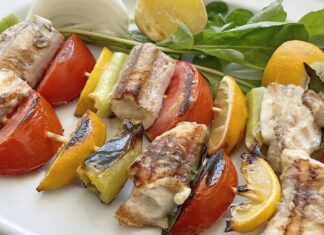 Скумбрия с овощами в духовке