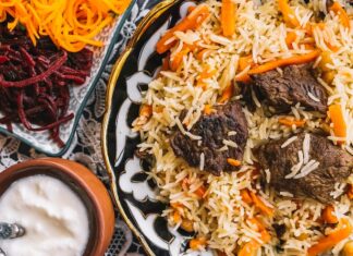 Плов со свининой в глубокой сковороде