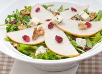 Куриный салат с грецкими орехами