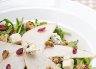 Салат с курицей и грецкими орехами