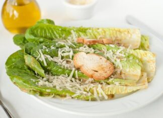 Салат из курицы и пекинской капусты