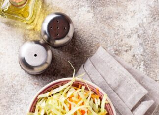 Салат из китайской капусты и моркови