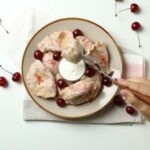 Сердечки в сметанном соусе на сковороде