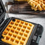 Готовим венские вафли в электровафельнице