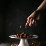 Шоколад с орехами во сне: толкование