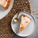 Банановый торт без выпечки с печеньем