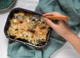 Лисички в сметане на сковороде