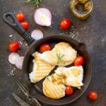 Минтай с луком на сковороде