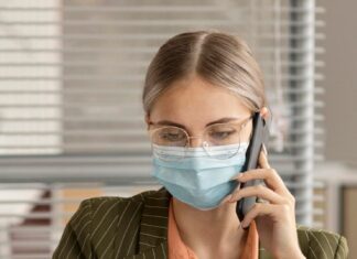 ФСС: Номер телефона для вопросов по больничным листам