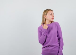 Чешется левая сторона шеи: причины и что делать