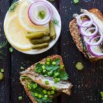 Рецепты бутербродов со шпротами и огурцом