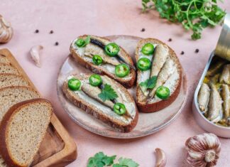 Рецепты бутербродов со шпротами