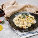 Салат с ананасами, грибами и курицей