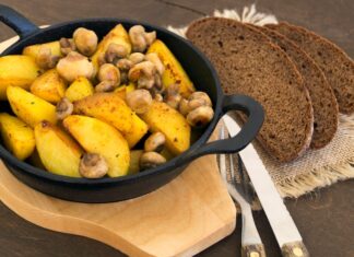 Картошка с фаршем и грибами в духовке