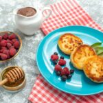 Пышные оладушки на кефире с яйцами