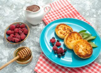 Пышные оладушки на кефире с яйцами