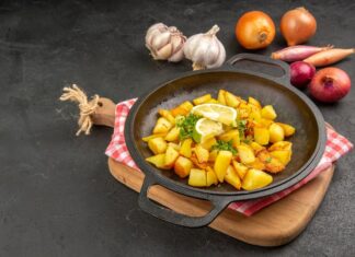 Картошка с курицей и овощами в мультиварке