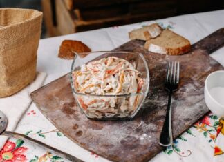 Салат из трески горячего копчения